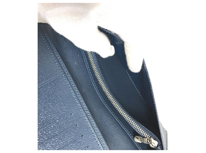 Cartera Larga Brazza en Taiga Louis Vuitton Azul - vista 12