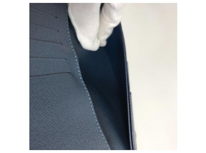 Cartera Larga Brazza en Taiga Louis Vuitton Azul - vista 13