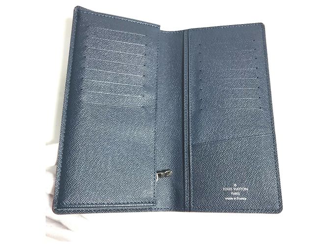 Cartera Larga Brazza en Taiga Louis Vuitton Azul - vista 7