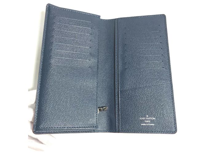 Cartera Larga Brazza en Taiga Louis Vuitton Azul - vista 8