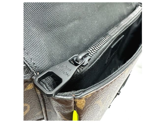 Marsupio S-Lock Monogram di Louis Vuitton Marrone - vista 11