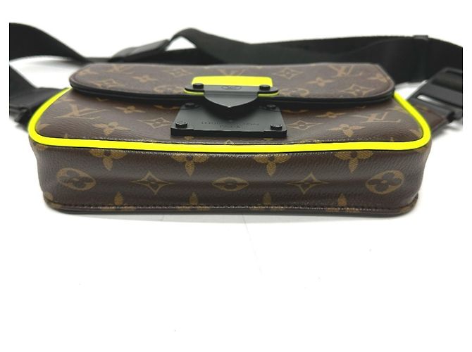 Marsupio S-Lock Monogram di Louis Vuitton Marrone - vista 3
