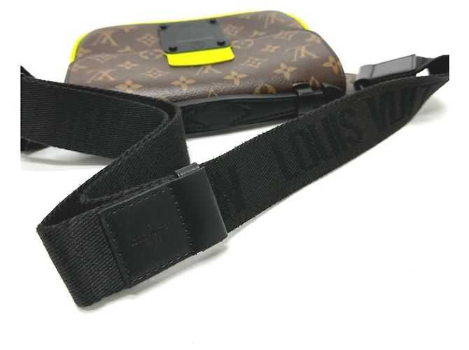 Marsupio S-Lock Monogram di Louis Vuitton Marrone - vista 7