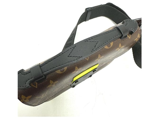 Marsupio S-Lock Monogram di Louis Vuitton Marrone - vista 8