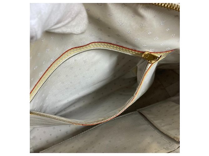 Borsa Tote Lockit MM Suhali di Louis Vuitton Bianco Giallo - vista 14