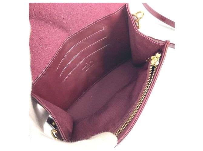 Borsa 2 in 1 Rossmore PM in Monogram Vernis di Louis Vuitton Rosso Porpora - vista 12