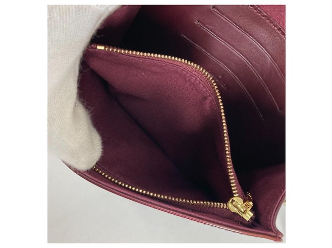 Borsa 2 in 1 Rossmore PM in Monogram Vernis di Louis Vuitton Rosso Porpora - vista 14