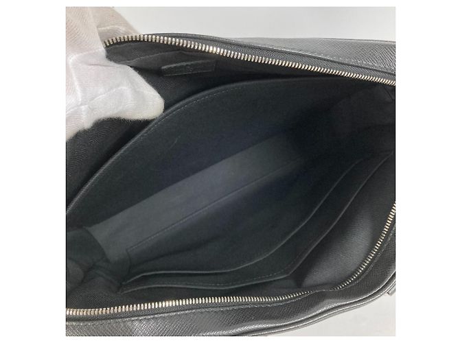 Borsa 2 in 1 Alex in Taiga di Louis Vuitton Nero Grigio - vista 15