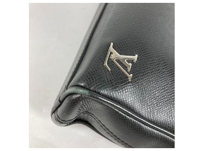 Borsa 2 in 1 Alex in Taiga di Louis Vuitton Nero Grigio - vista 6