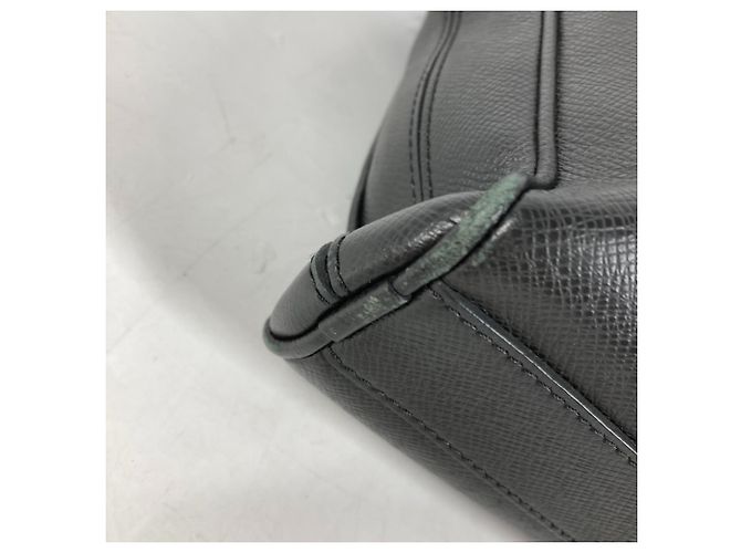 Borsa 2 in 1 Alex in Taiga di Louis Vuitton Nero Grigio - vista 8
