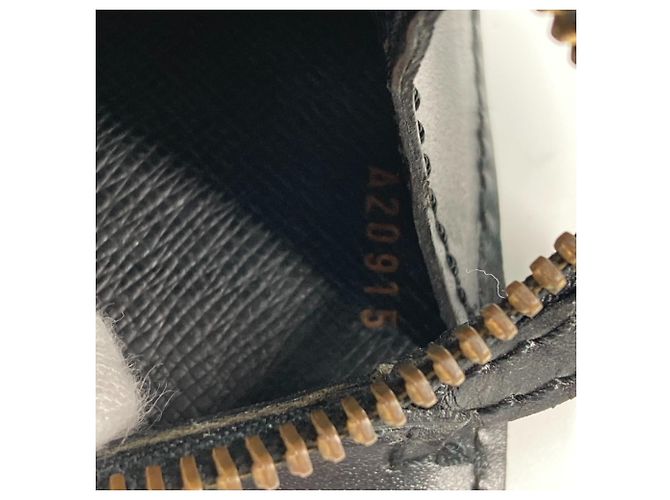 Pochette Uomo in Pelle Epi Louis Vuitton Nero - vista 13