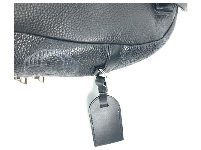 Zaino Armand Monogram Taurillon Shadow di Louis Vuitton Nero - vista 11