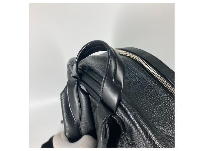 Zaino Armand Monogram Taurillon Shadow di Louis Vuitton Nero - vista 12