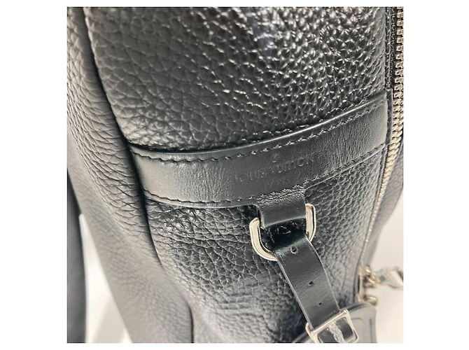 Zaino Armand Monogram Taurillon Shadow di Louis Vuitton Nero - vista 13