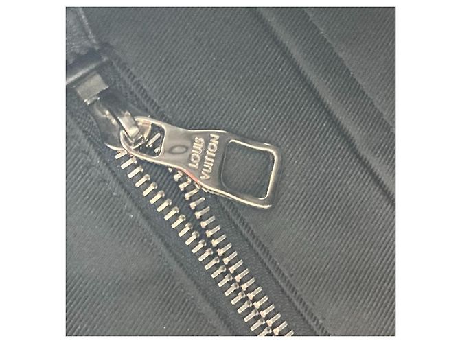 Zaino Armand Monogram Taurillon Shadow di Louis Vuitton Nero - vista 17