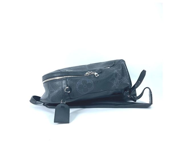 Zaino Armand Monogram Taurillon Shadow di Louis Vuitton Nero - vista 3