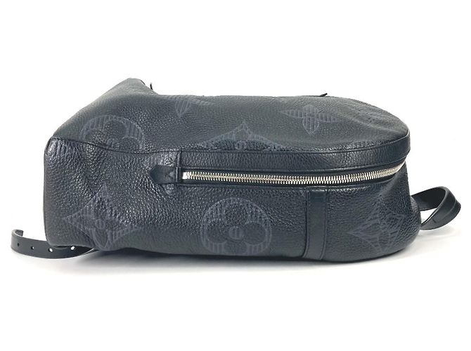 Zaino Armand Monogram Taurillon Shadow di Louis Vuitton Nero - vista 4