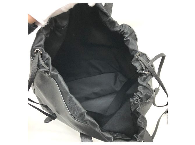 Borsa tote in pelle Taiga Louis Vuitton Grigio - vista 12