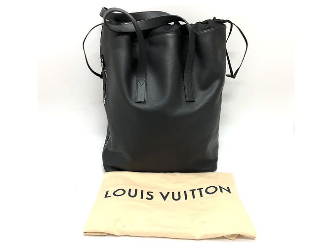 Borsa tote in pelle Taiga Louis Vuitton Grigio - vista 17