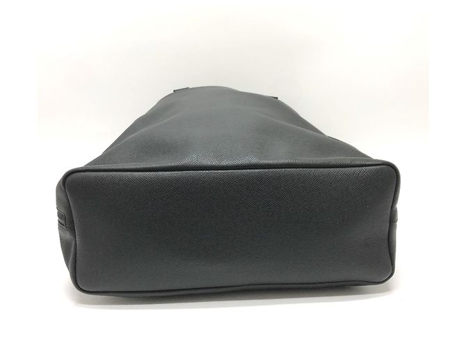 Borsa tote in pelle Taiga Louis Vuitton Grigio - vista 4