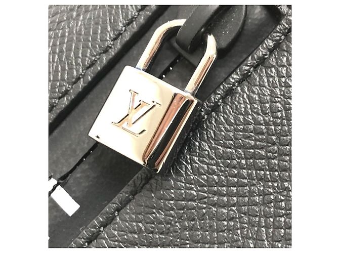 Borsa tote in pelle Taiga Louis Vuitton Grigio - vista 7