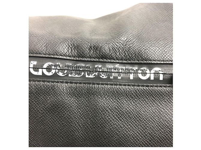 Borsa tote in pelle Taiga Louis Vuitton Grigio - vista 8