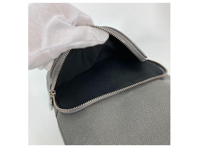 Borsa a tracolla Avenue Taiga Louis Vuitton Marrone - vista 11