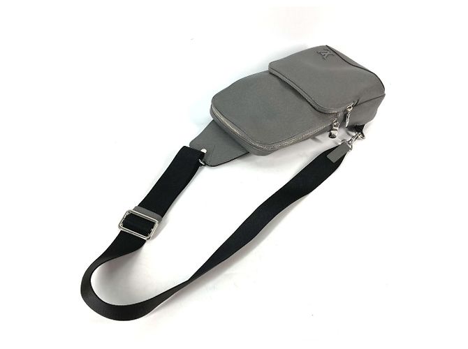 Borsa a tracolla Avenue Taiga Louis Vuitton Marrone - vista 2