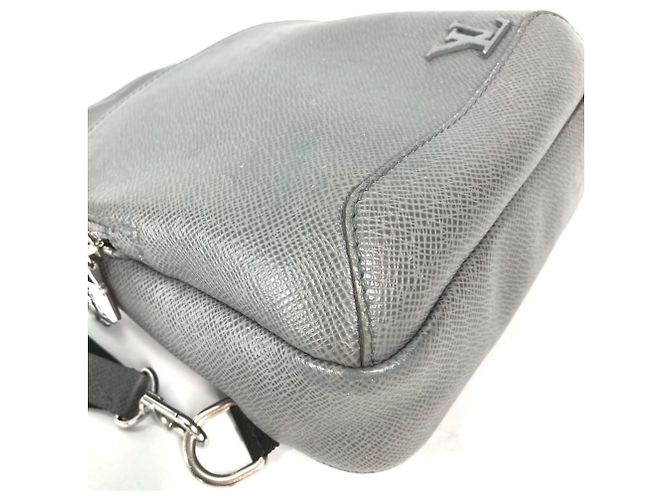 Borsa a tracolla Avenue Taiga Louis Vuitton Marrone - vista 4
