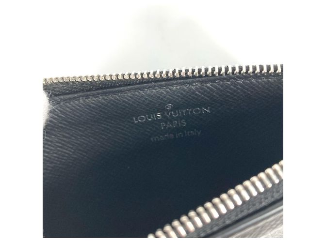Tarjetero de monedas Louis Vuitton Taiga Negro - vista 10