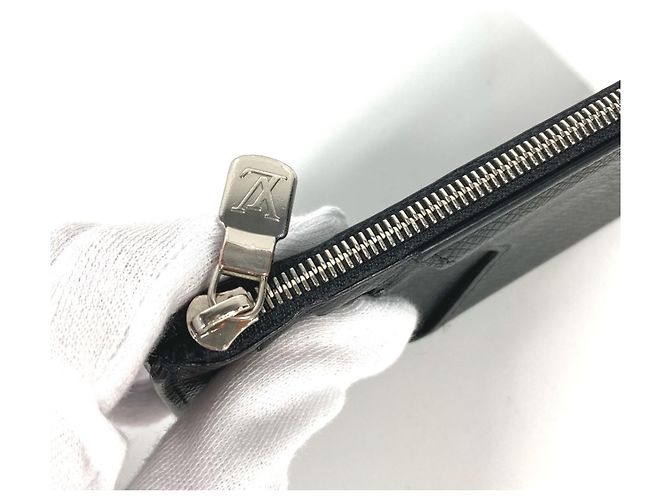 Tarjetero de monedas Louis Vuitton Taiga Negro - vista 5