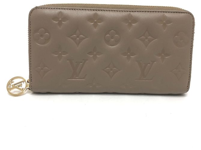 Carteira Zippy Monogram Embossada Louis Vuitton Bege - vista 2