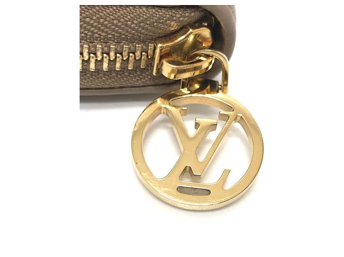 Carteira Zippy Monogram Embossada Louis Vuitton Bege - vista 6
