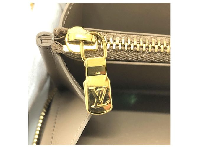 Carteira Zippy Monogram Embossada Louis Vuitton Bege - vista 9