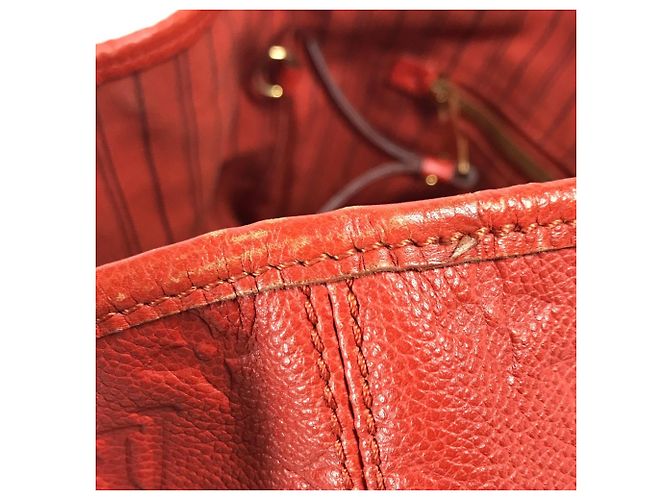 Borsa a Spalla Bucket Citadines PM in Monogramma Empreinte Louis Vuitton Rosso - vista 13