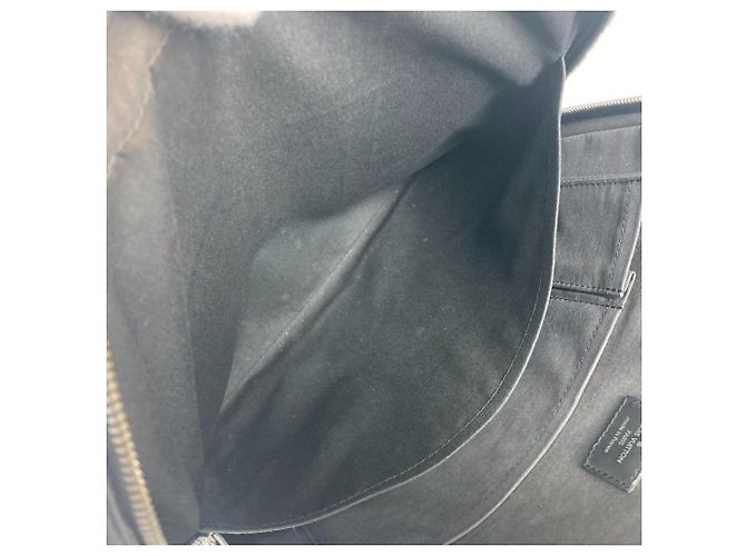 Borsa a tracolla Vivienne MM in Epi Louis Vuitton Nero - vista 13