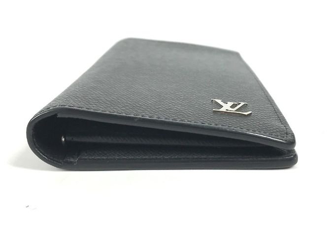 Portafoglio Lungo Brazza in Taiga Louis Vuitton Nero Grigio - vista 3