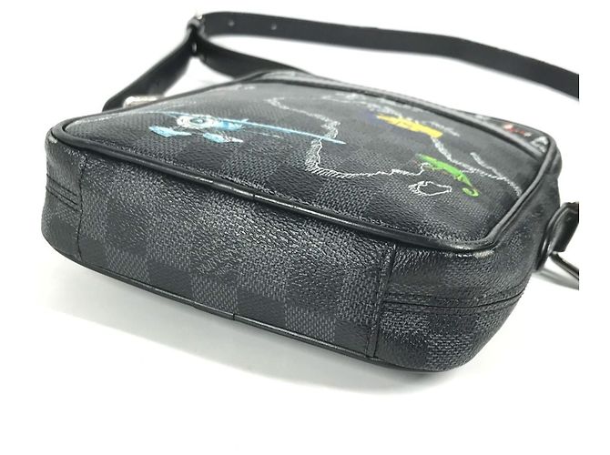 Borsa a Spalla Louis Vuitton Damier Graphite Map Danube PM NM Nero - vista 4