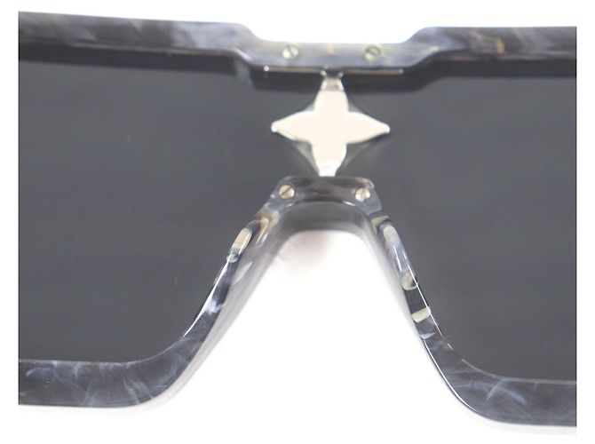 Louis Vuitton Cyclone Marble Pattern Sunglasses Blue - view 7