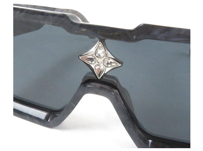 Louis Vuitton Cyclone Marble Pattern Sunglasses Blue - view 9