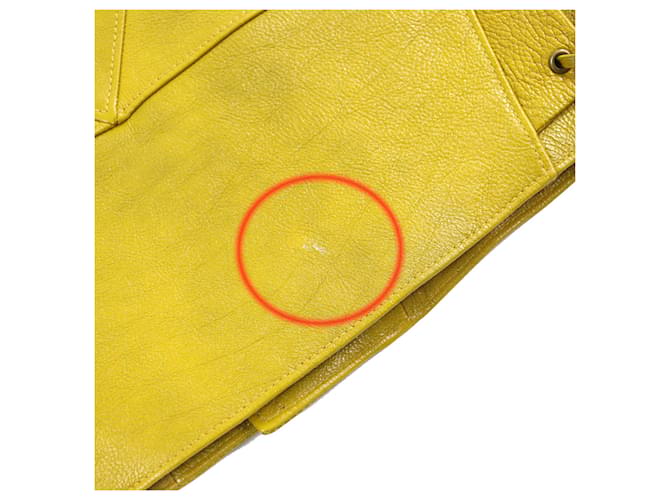 Chaqueta de piel de ternera con charm de logo triangular de Prada Amarillo - vista 16