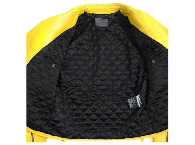 Chaqueta de piel de ternera con charm de logo triangular de Prada Amarillo - vista 3