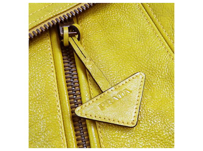 Chaqueta de piel de ternera con charm de logo triangular de Prada Amarillo - vista 7