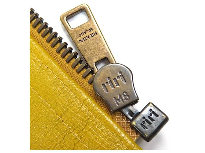 Chaqueta de piel de ternera con charm de logo triangular de Prada Amarillo - vista 8