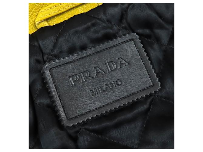 Chaqueta de piel de ternera con charm de logo triangular de Prada Amarillo - vista 9