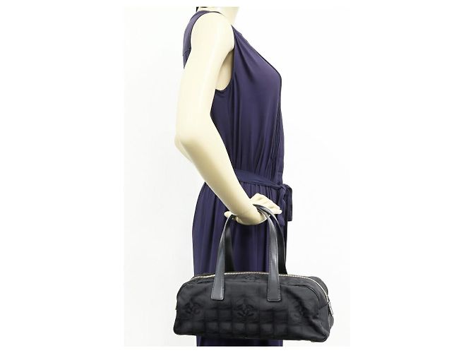Borsa in nylon e pelle di vitello della nuova linea di viaggio Chanel Nero - vista 2