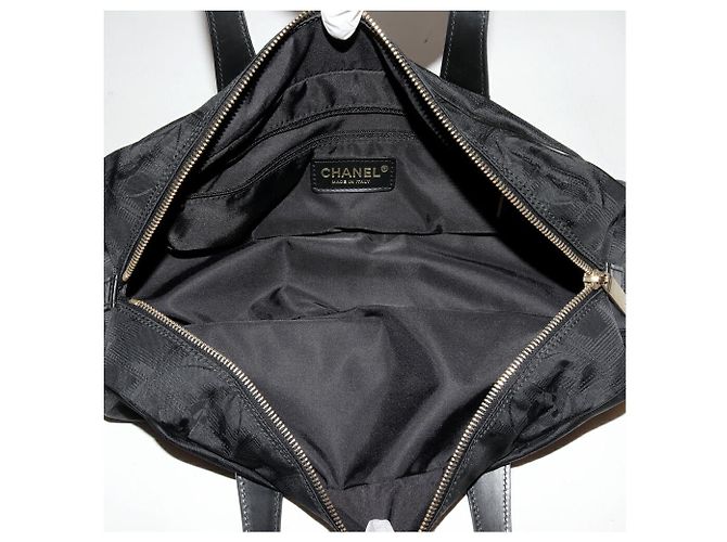 Borsa in nylon e pelle di vitello della nuova linea di viaggio Chanel Nero - vista 4