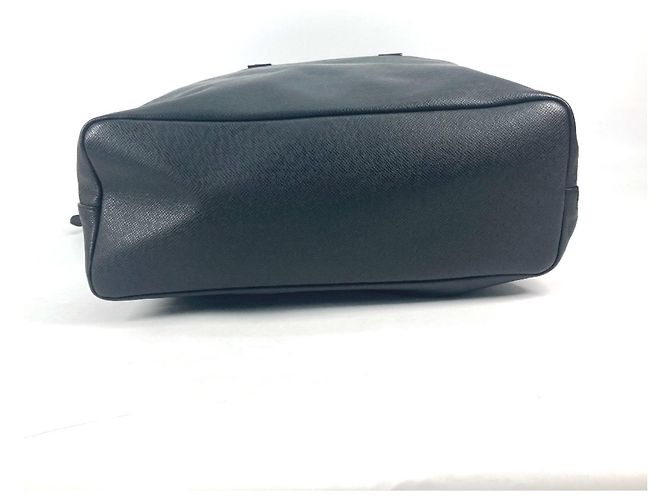 Borsa a Spalla Cabalite Taiga Louis Vuitton Nero Bianco - vista 6