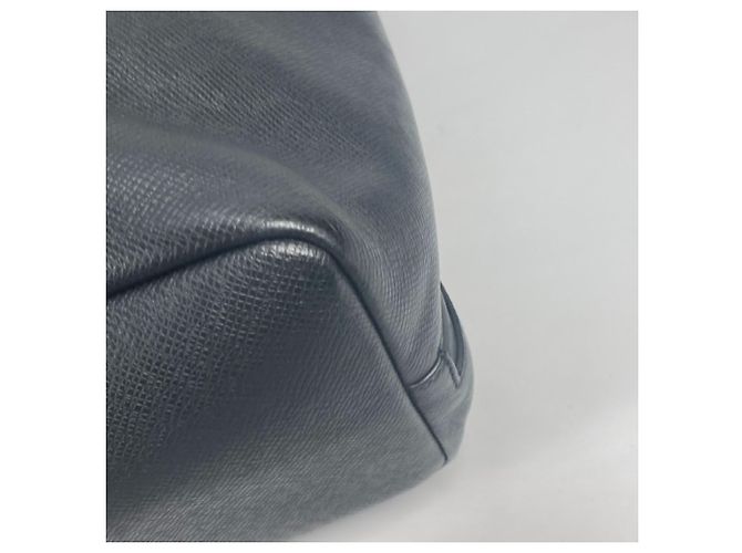 Borsa a Spalla Cabalite Taiga Louis Vuitton Nero Bianco - vista 7