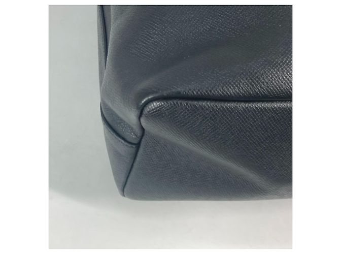 Borsa a Spalla Cabalite Taiga Louis Vuitton Nero Bianco - vista 8
